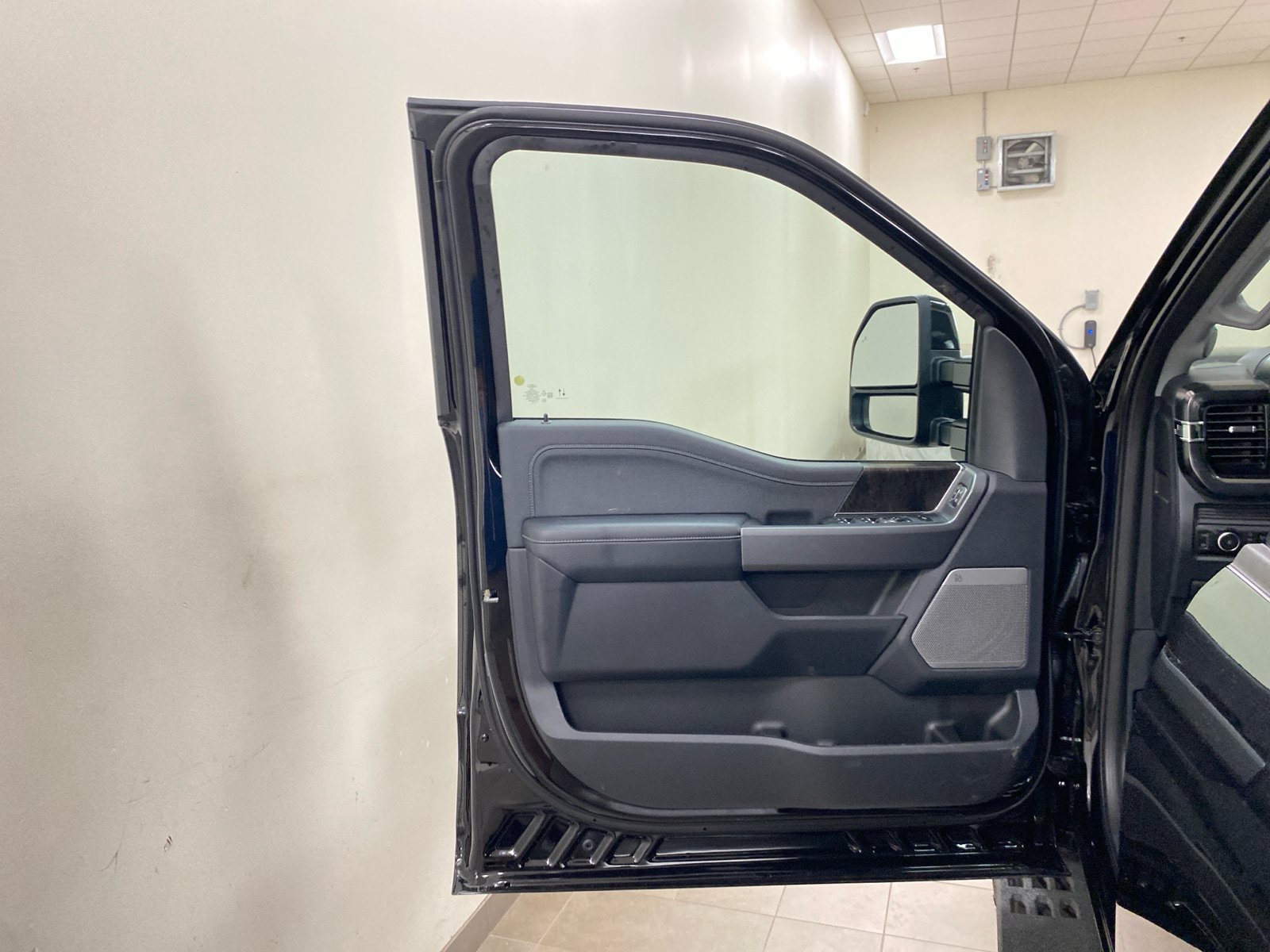 New 2026 Ford F350 Lariat w/ Tremor Off-Road Package AWD/4WD image 16