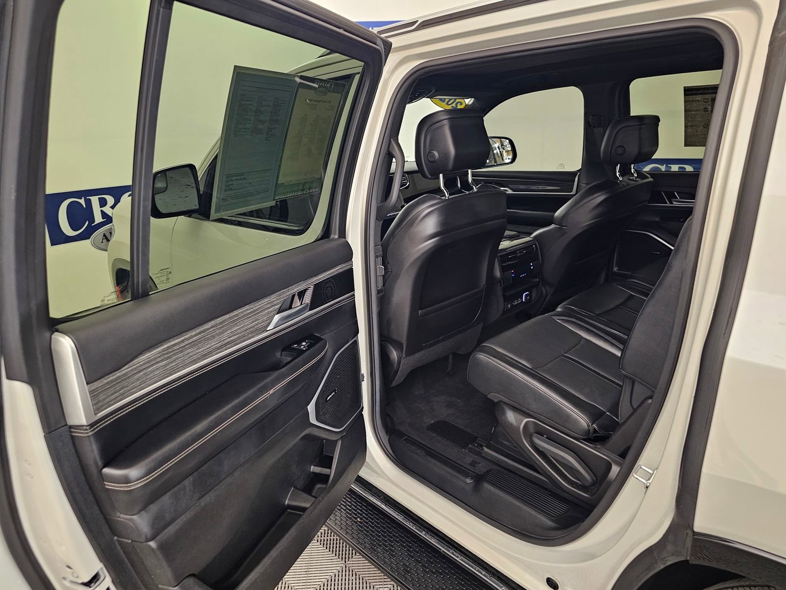 Used 2022 Jeep Wagoneer Series II w/ Premium Group I AWD/4WD image 22