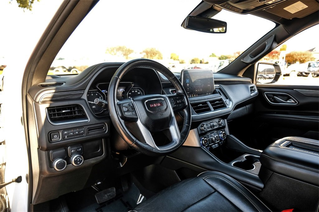 Used 2021 GMC Yukon XL SLT image 2