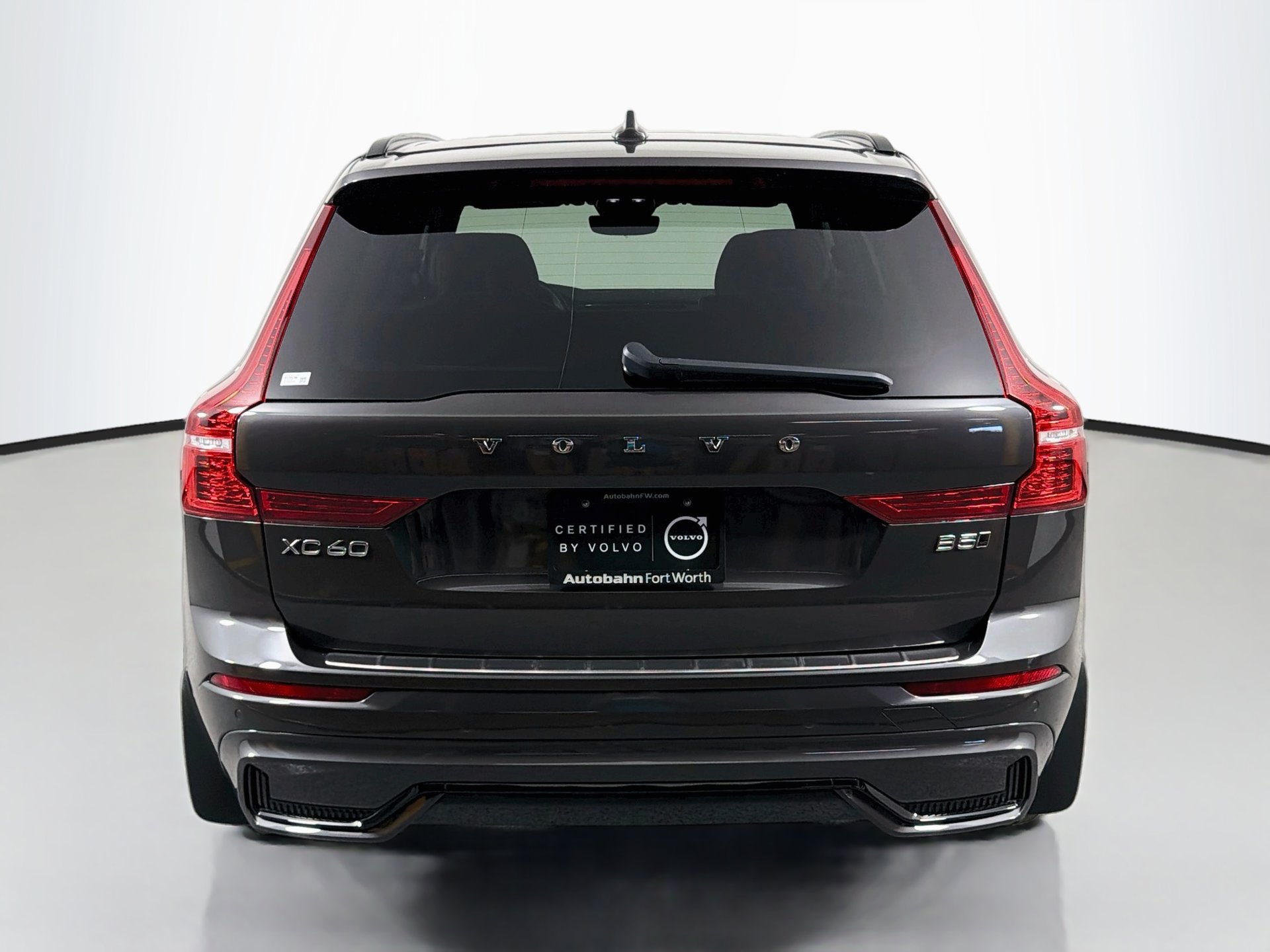 Certified 2024 Volvo XC60 B5 Plus w/ Protection Package Premier AWD/4WD image 7