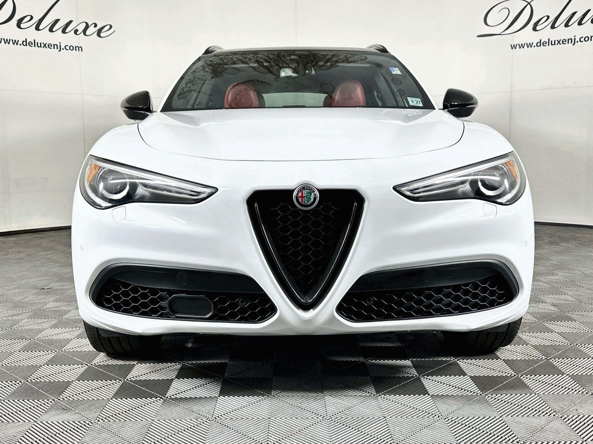 Used 2023 Alfa Romeo Stelvio Veloce AWD/4WD image 2