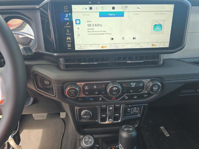 Used 2025 Jeep Wrangler Unlimited Sahara w/ Safety Group image 19