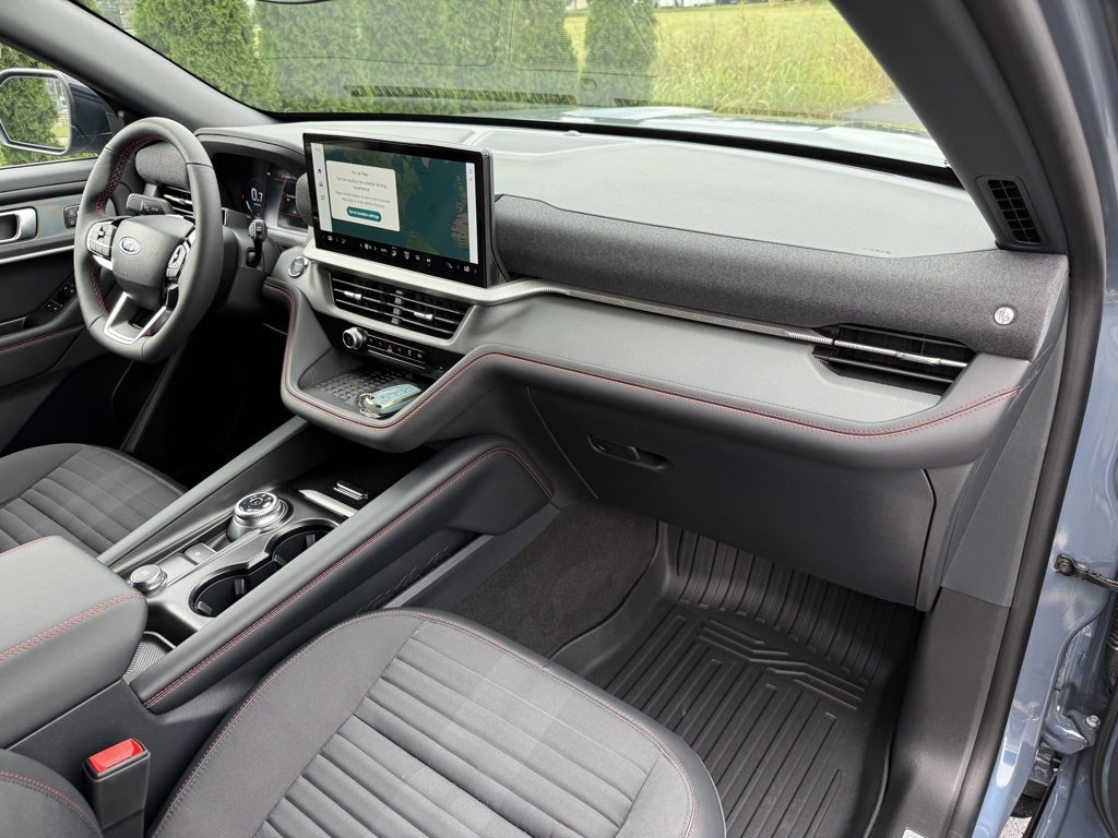 Used 2025 Ford Explorer ST-Line w/ Premium Package image 43