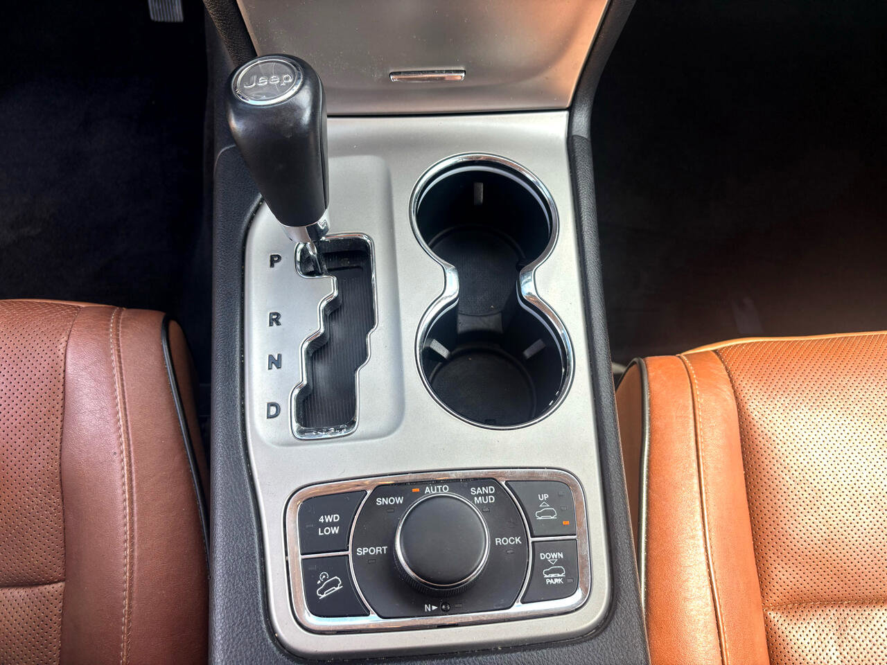 Used 2011 Jeep Grand Cherokee Overland Summit image 19