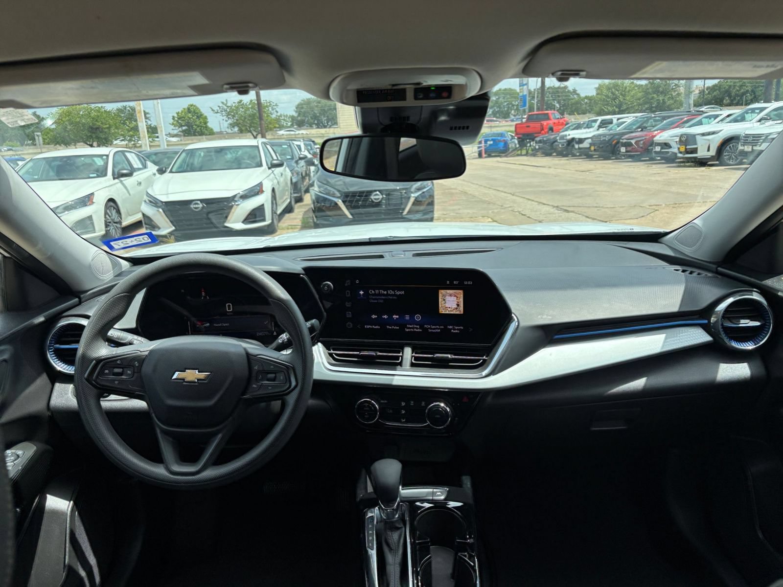 Used 2025 Chevrolet Trax LT FWD image 27