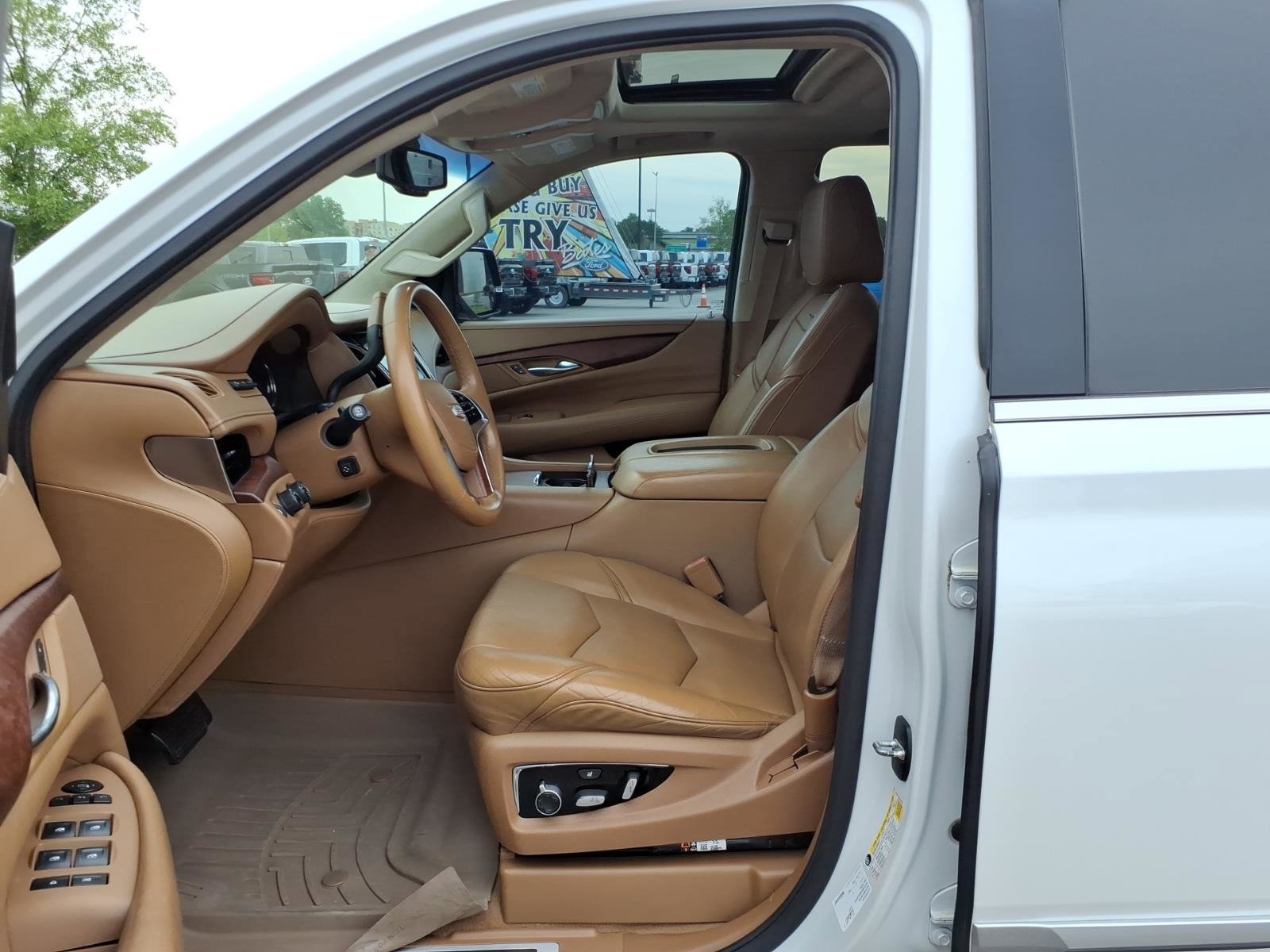 Used 2016 Cadillac Escalade Platinum AWD/4WD image 12