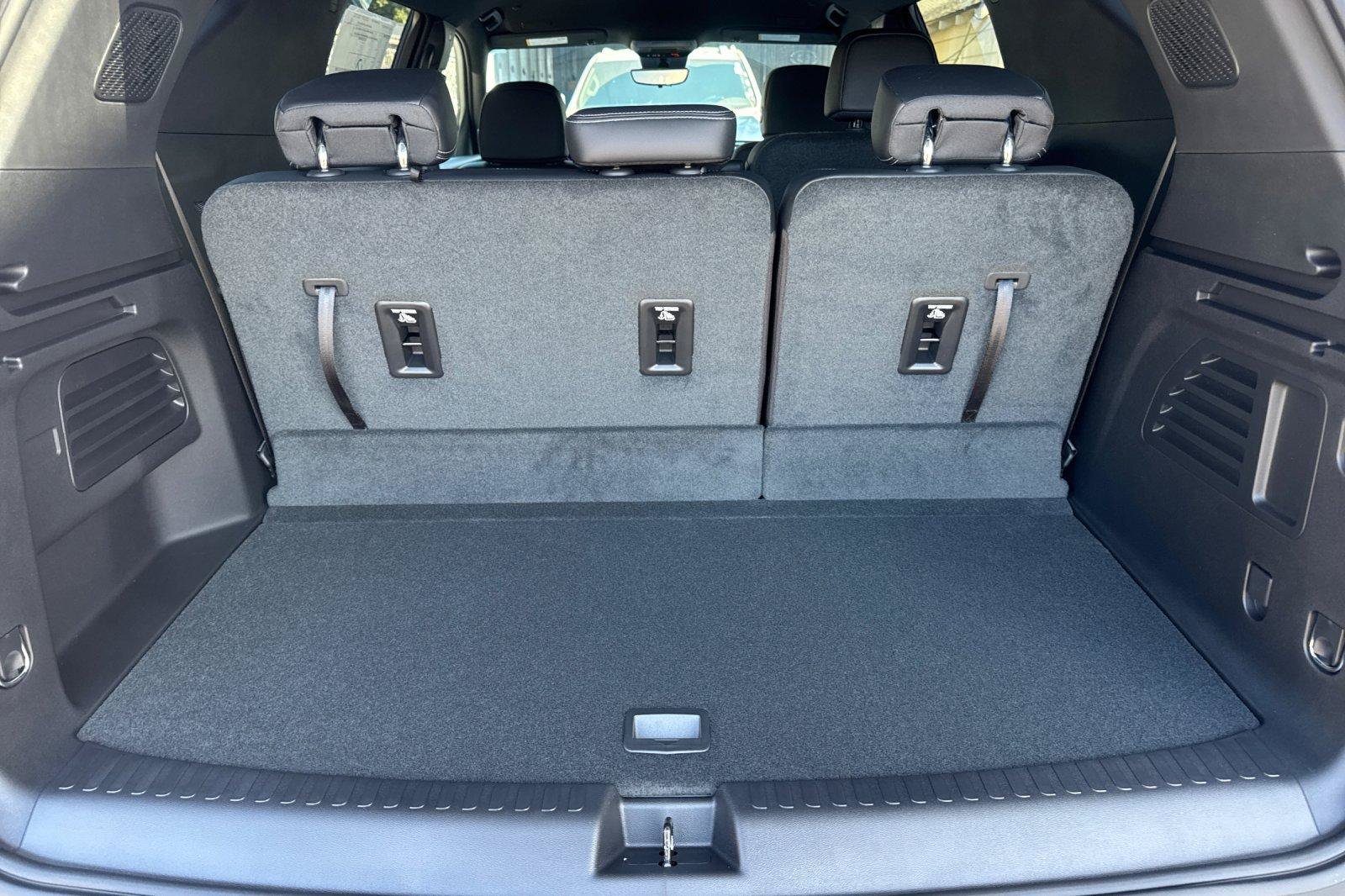 New 2027 Chevrolet Traverse LT w/ Midnight/Sport Edition FWD image 21