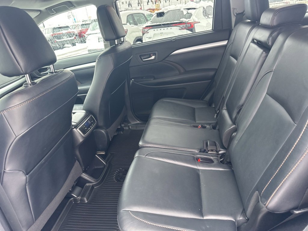 Used 2018 Toyota Highlander XLE image 24