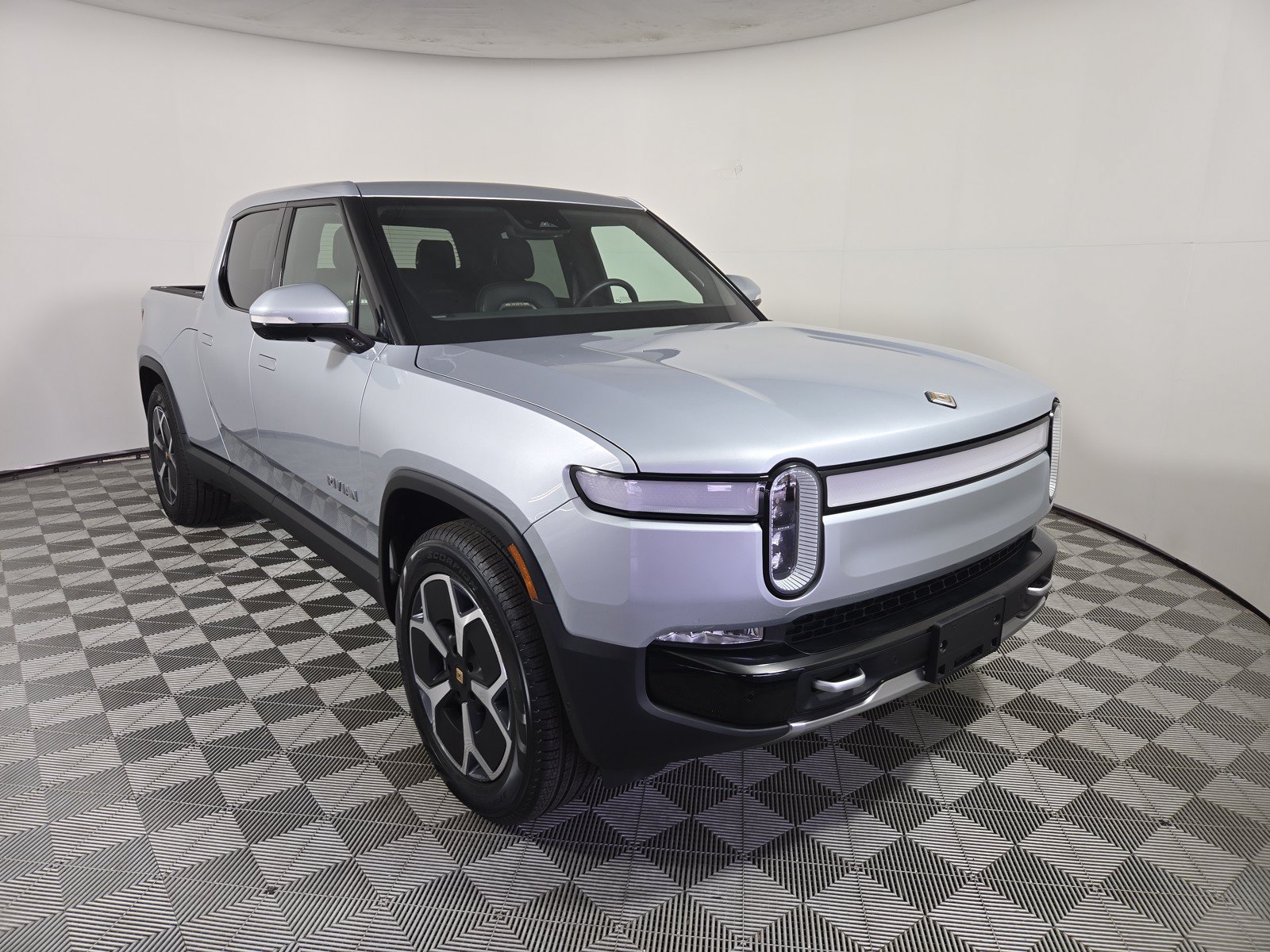 Used 2024 Rivian R1T Adventure AWD/4WD image 7