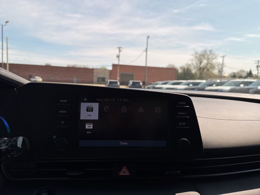 Certified 2025 Hyundai Elantra Sport image 22