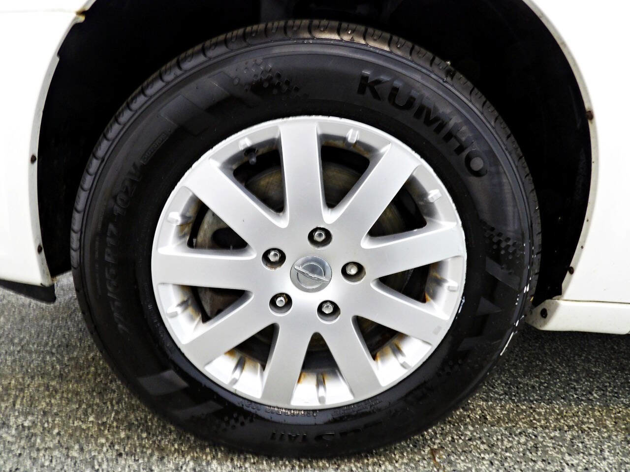 Used 2013 Chrysler Town & Country Touring FWD image 18