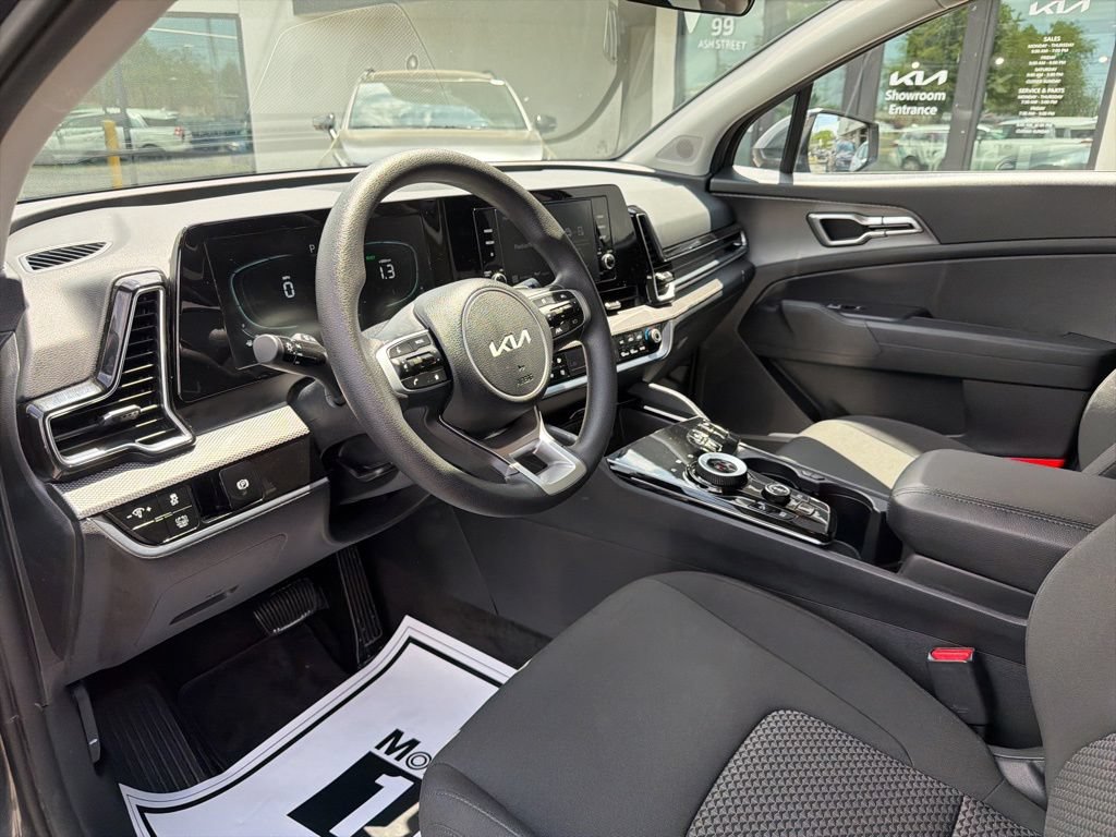 Used 2025 Kia Sportage LX AWD/4WD image 29