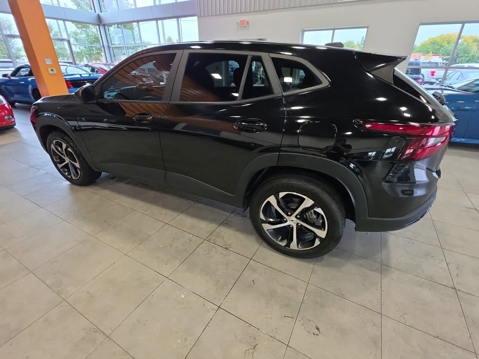 Used 2024 Chevrolet Trax RS FWD image 11