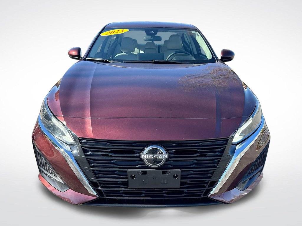 Used 2023 Nissan Altima 2.5 SV w/ SV Premium Package image 2