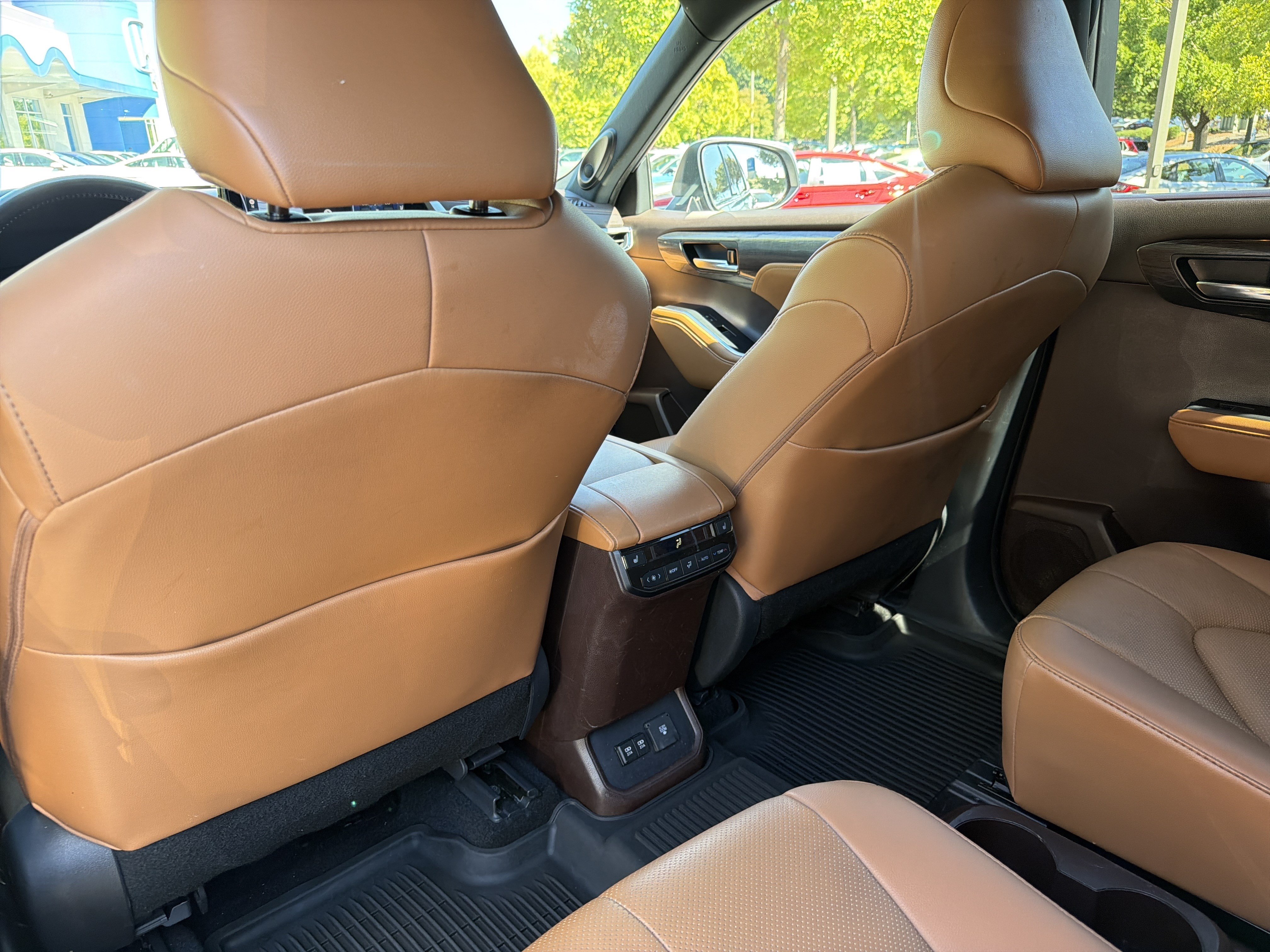 Used 2021 Toyota Highlander Platinum AWD/4WD image 20