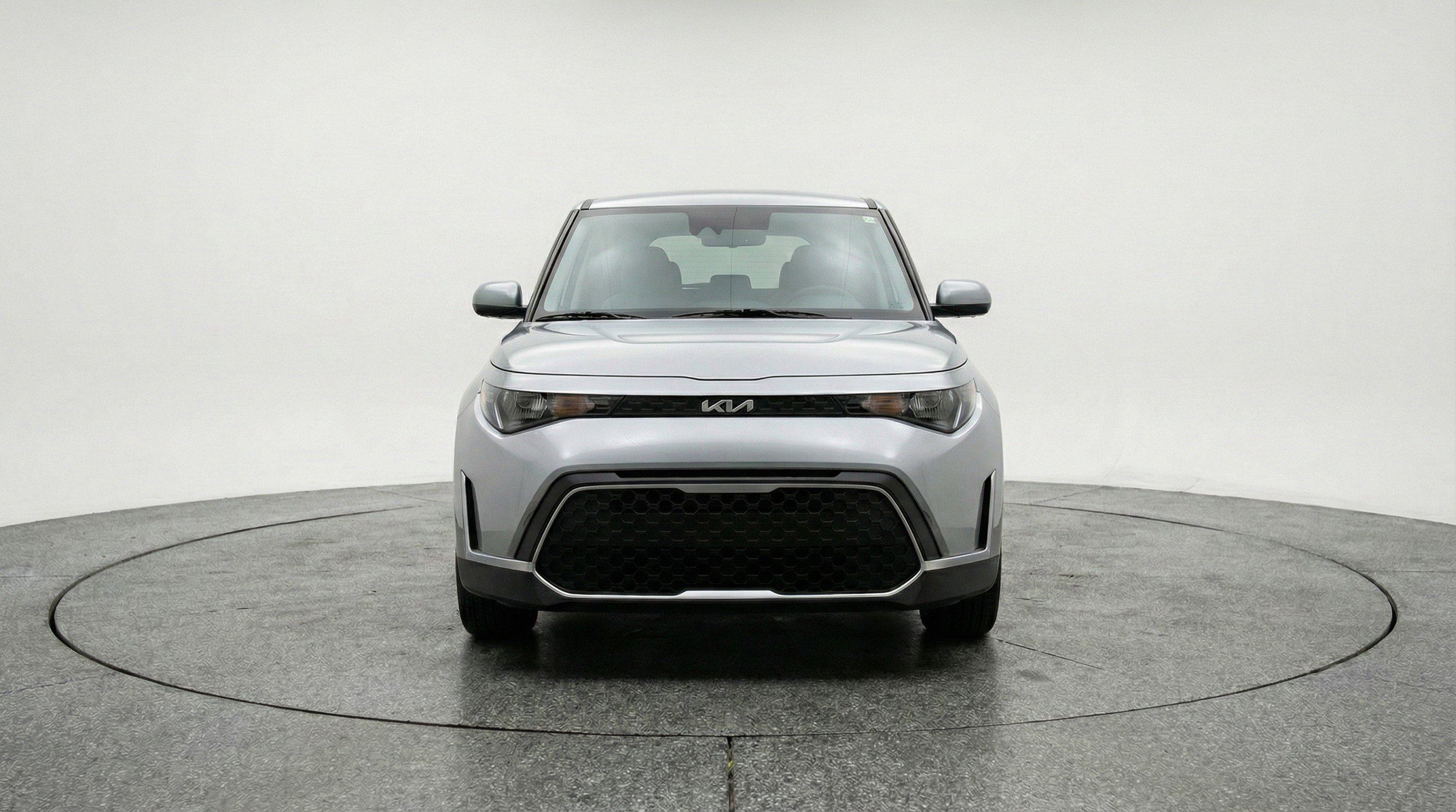 Used 2025 Kia Soul LX w/ LX Technology Package FWD image 2