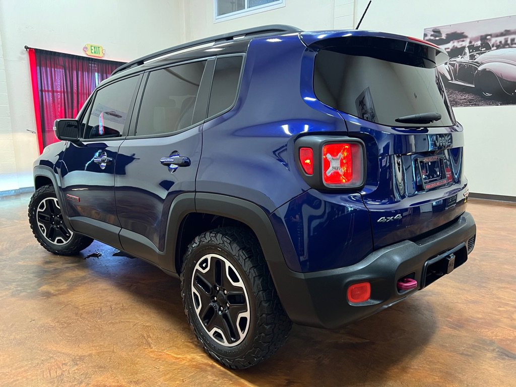 Used 2017 Jeep Renegade Trailhawk w/ Premium Trailhawk Package AWD/4WD image 2