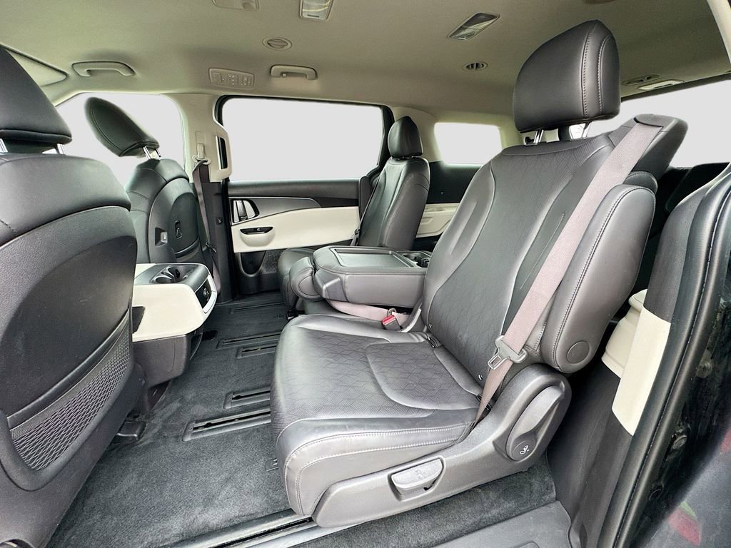 Used 2023 Kia Carnival LX image 30