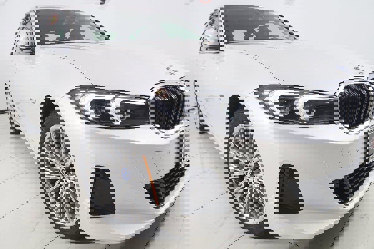 Used 2023 BMW 330e xDrive w/ Premium Package image 17