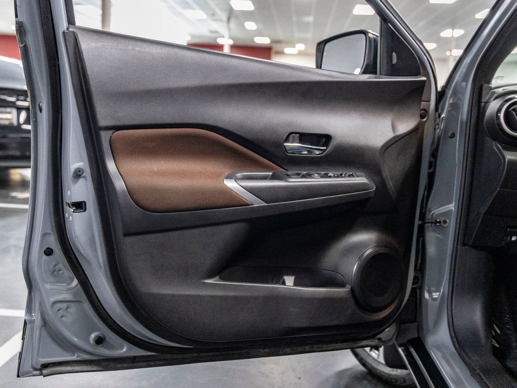 Used 2023 Nissan Kicks SR FWD image 13
