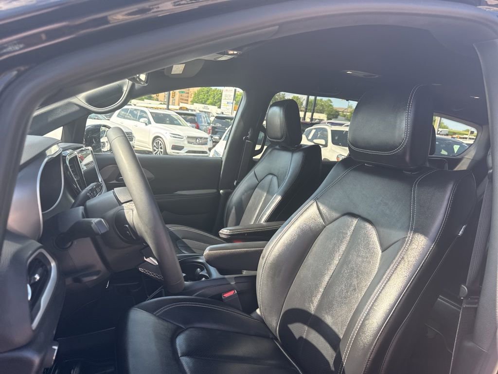 Used 2025 Chrysler Pacifica Select FWD image 15