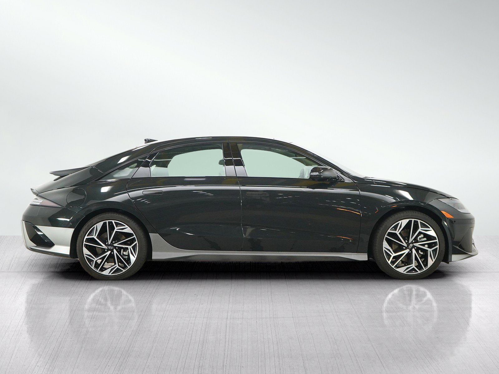 Certified 2023 Hyundai Ioniq 6 Limited AWD/4WD image 6