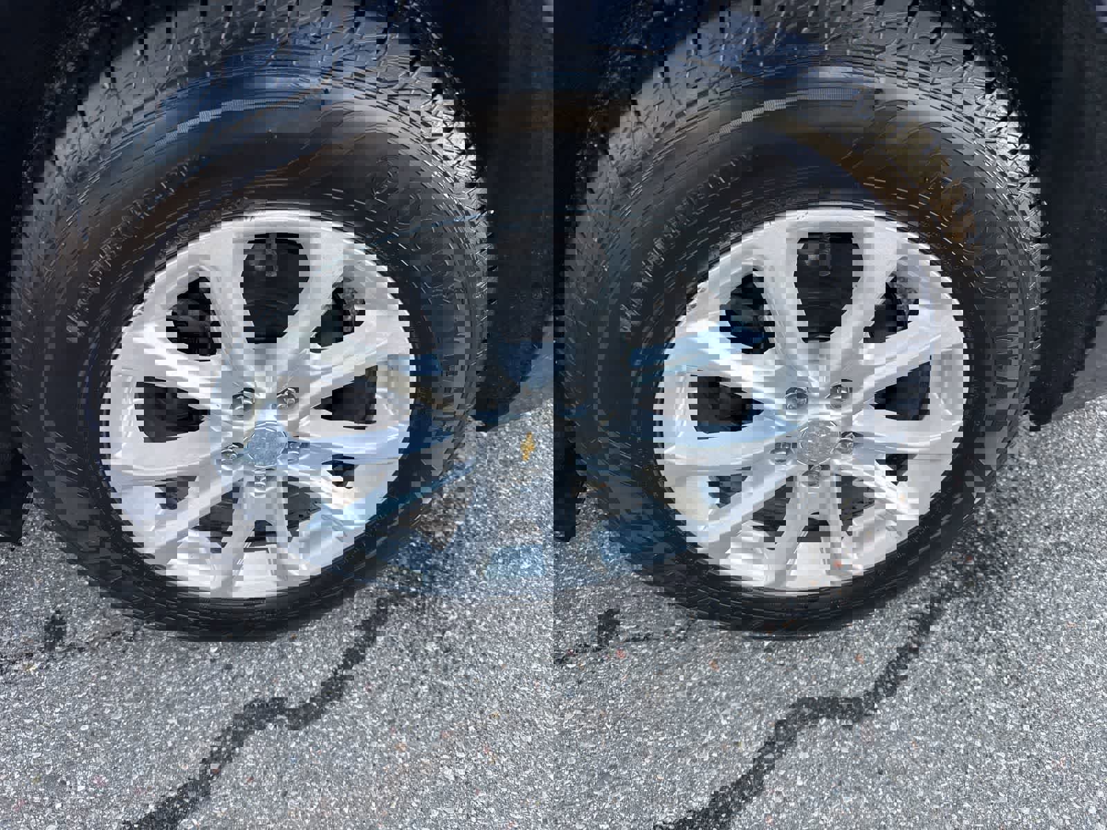 Used 2019 Chevrolet Equinox LS FWD image 10