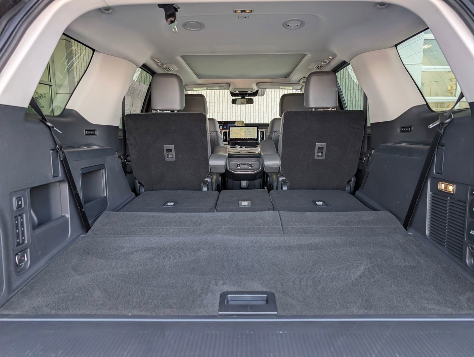 Used 2025 Ford Expedition Active image 38