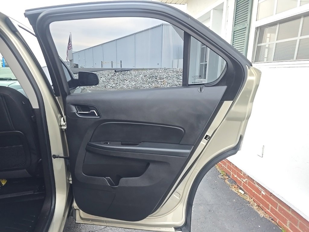 Used 2015 Chevrolet Equinox LS image 21