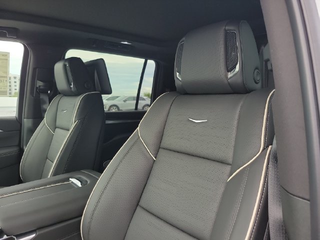 New 2026 Cadillac Escalade ESV Luxury w/ Touring Package AWD/4WD image 19