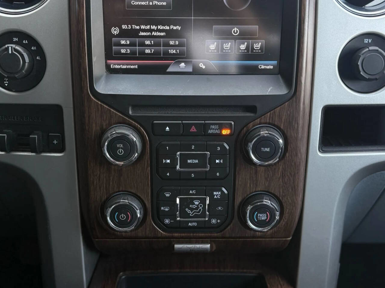 Used 2014 Ford F150 Lariat w/ Lariat Chrome Package AWD/4WD image 14