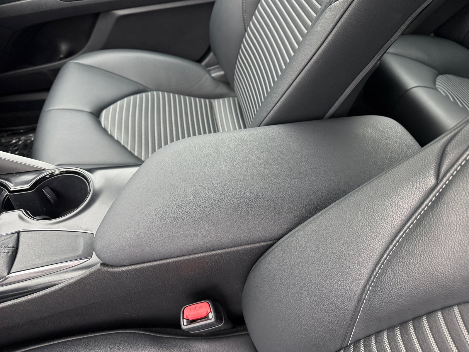 Used 2019 Toyota Camry SE image 14