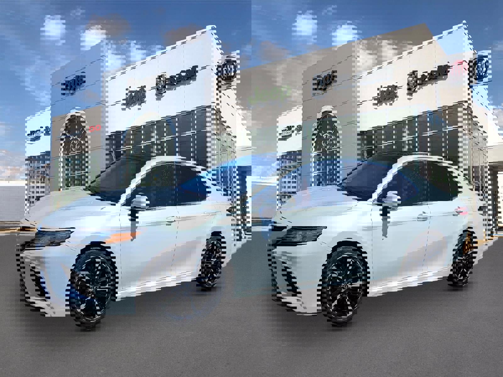 Used 2018 Toyota Camry XSE image 4