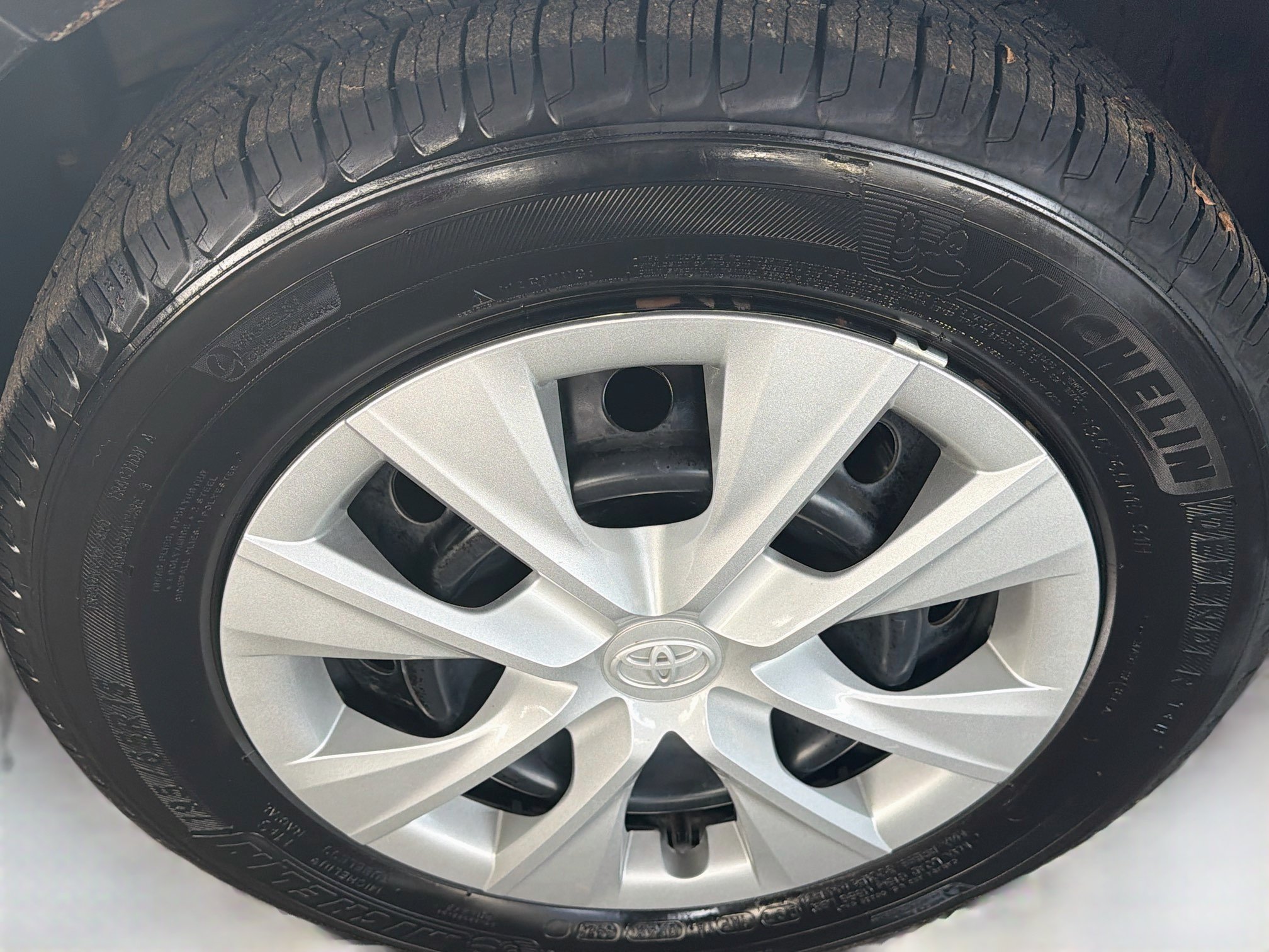 Used 2018 Toyota Corolla L FWD image 11