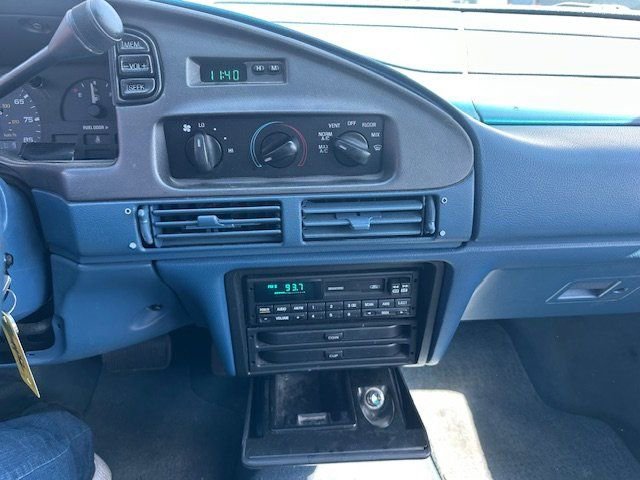 Used 1995 Ford Taurus GL image 16