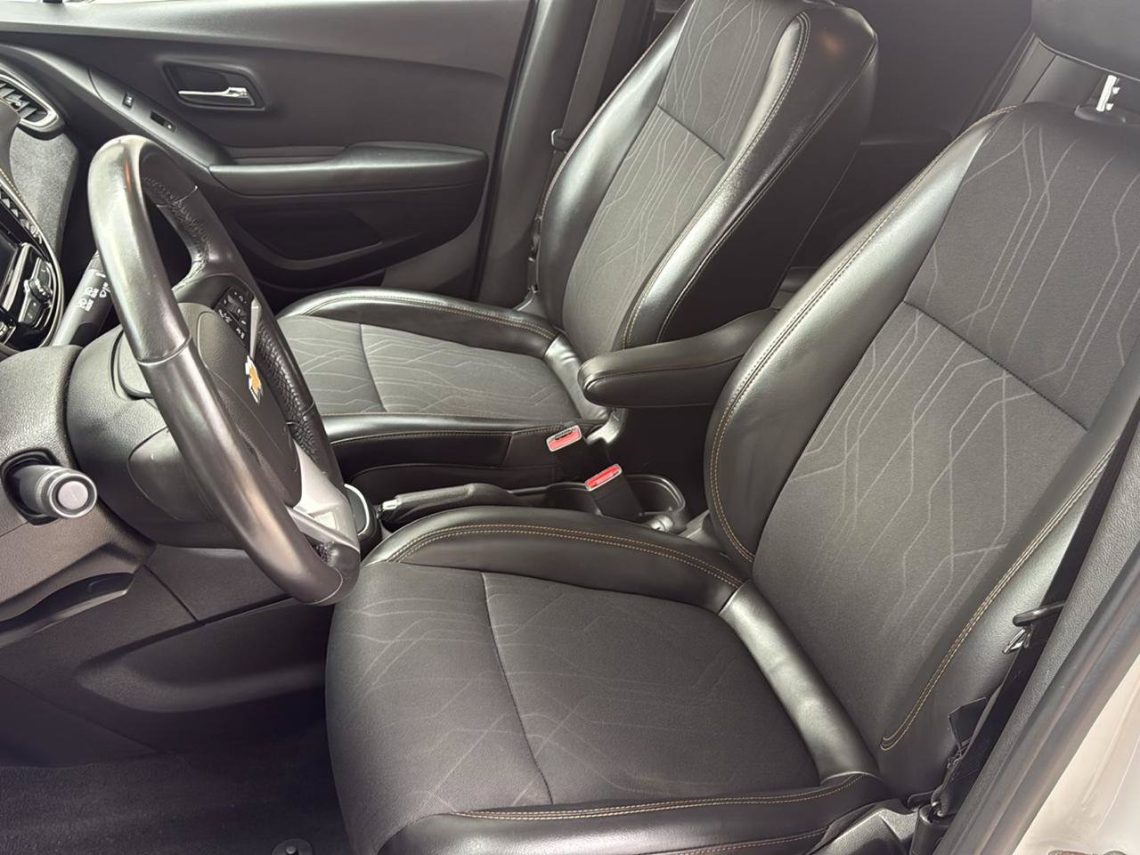 Used 2019 Chevrolet Trax LT w/ LT Convenience Package AWD/4WD image 16