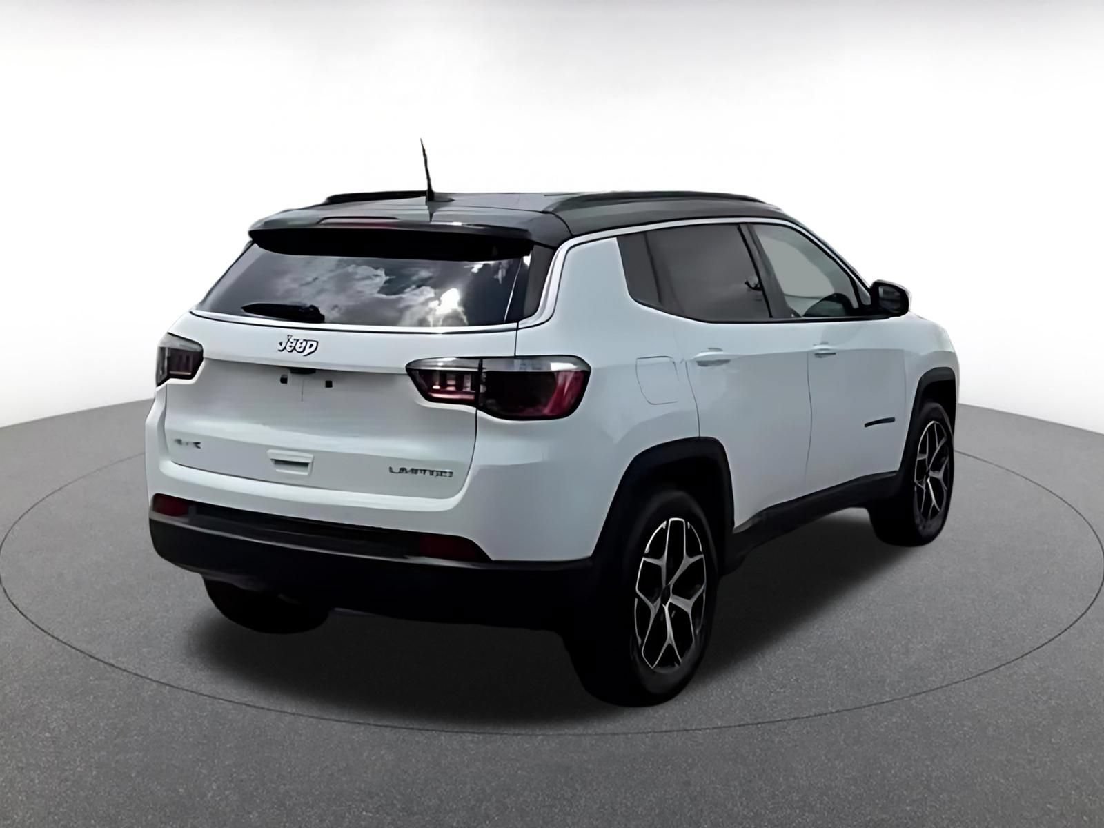 Used 2025 Jeep Compass Limited AWD/4WD image 11