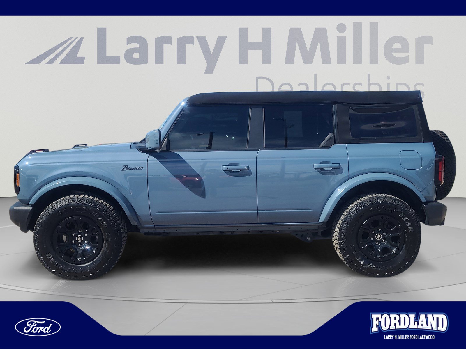 Used 2023 Ford Bronco Outer Banks AWD/4WD image 2