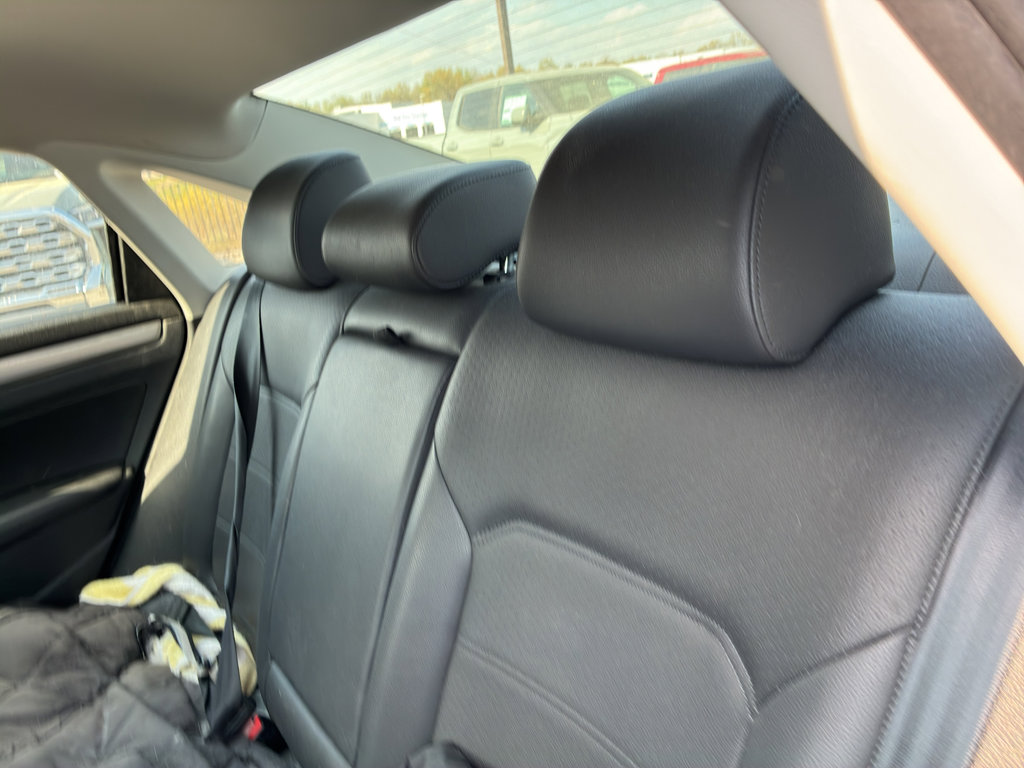 Used 2014 Volkswagen Passat 1.8T Wolfsburg Edition image 7