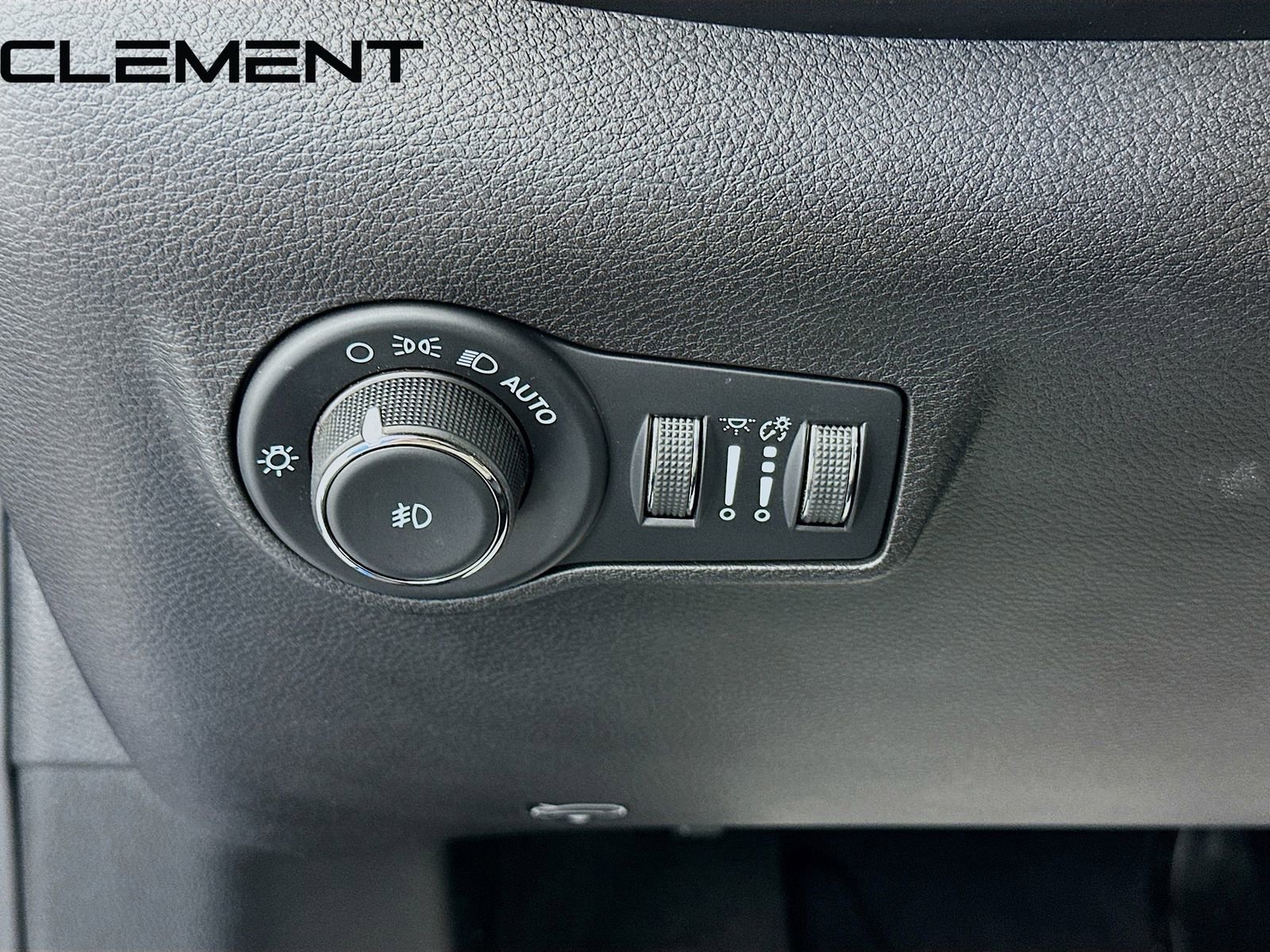 Used 2023 Jeep Compass Limited image 13