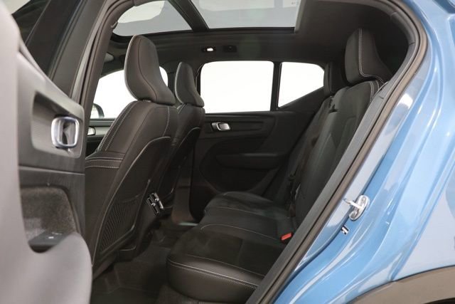 Used 2025 Volvo XC40 B5 Plus AWD/4WD image 32