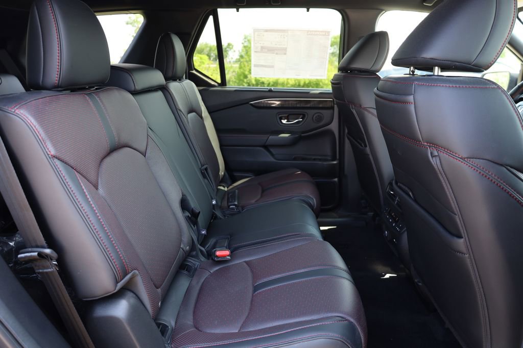 New 2025 Honda Pilot Black Edition image 35