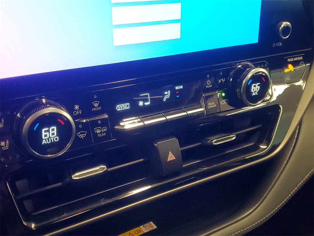 Used 2023 Toyota Highlander Limited image 30