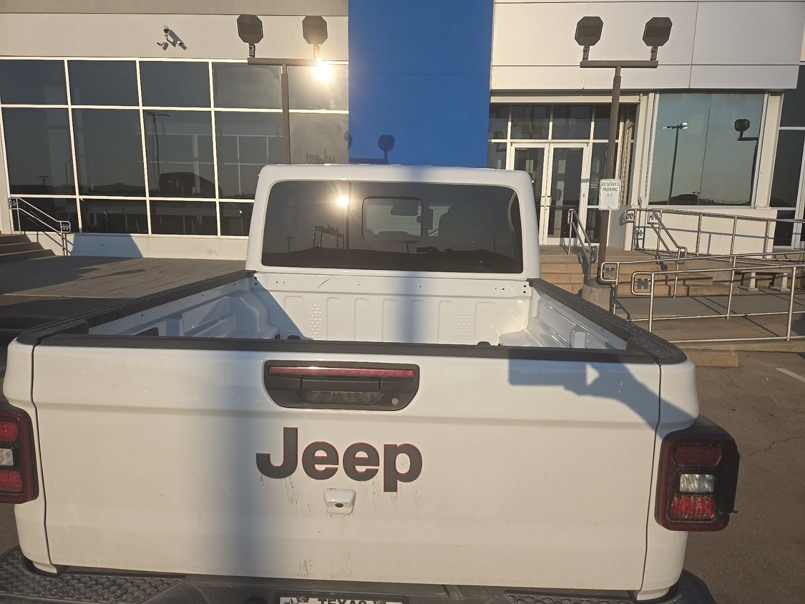 Used 2025 Jeep Gladiator Mojave w/ Convenience Group AWD/4WD image 7