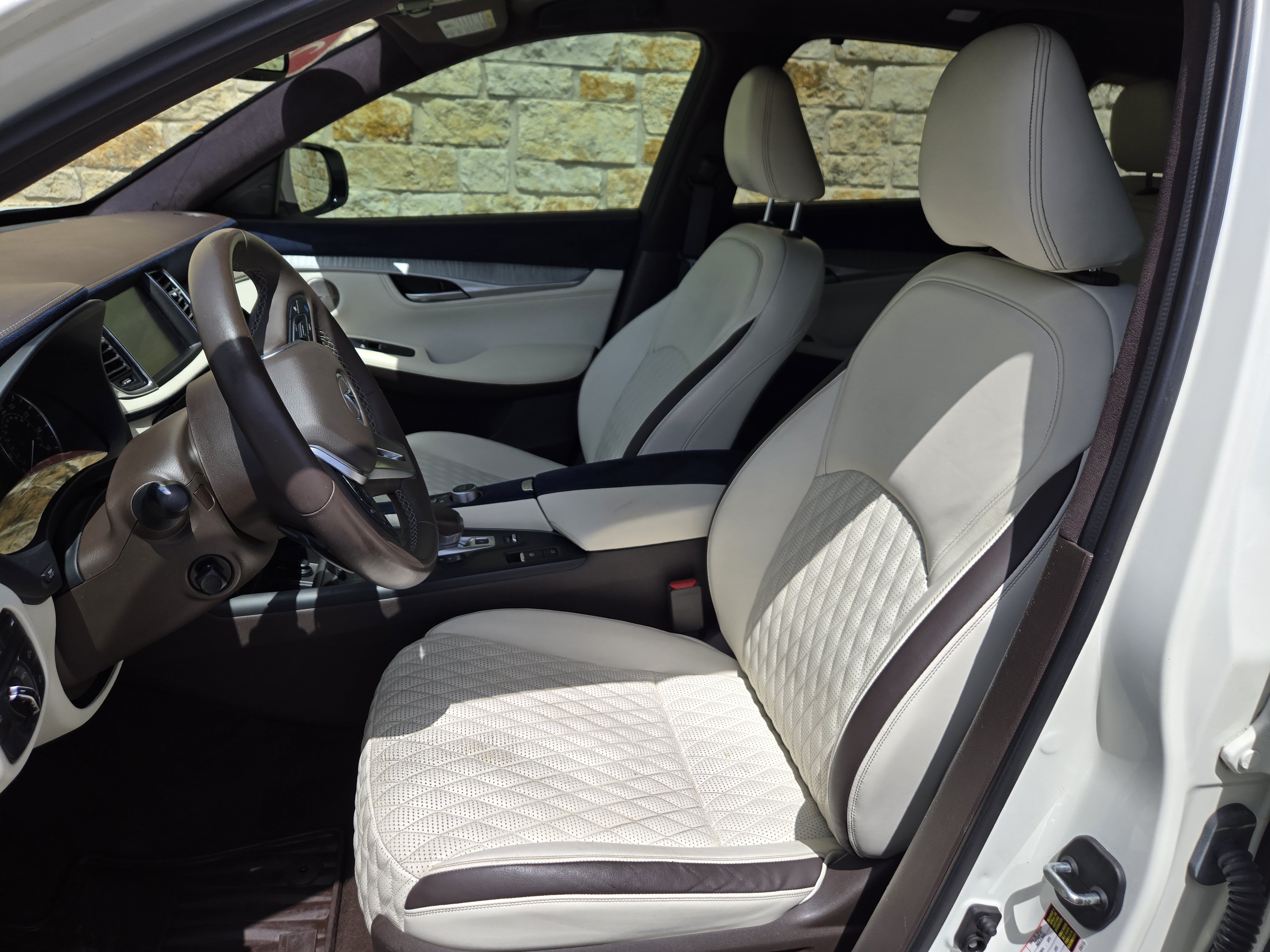 Used 2019 INFINITI QX50 Essential w/ Sensory Package AWD/4WD image 5