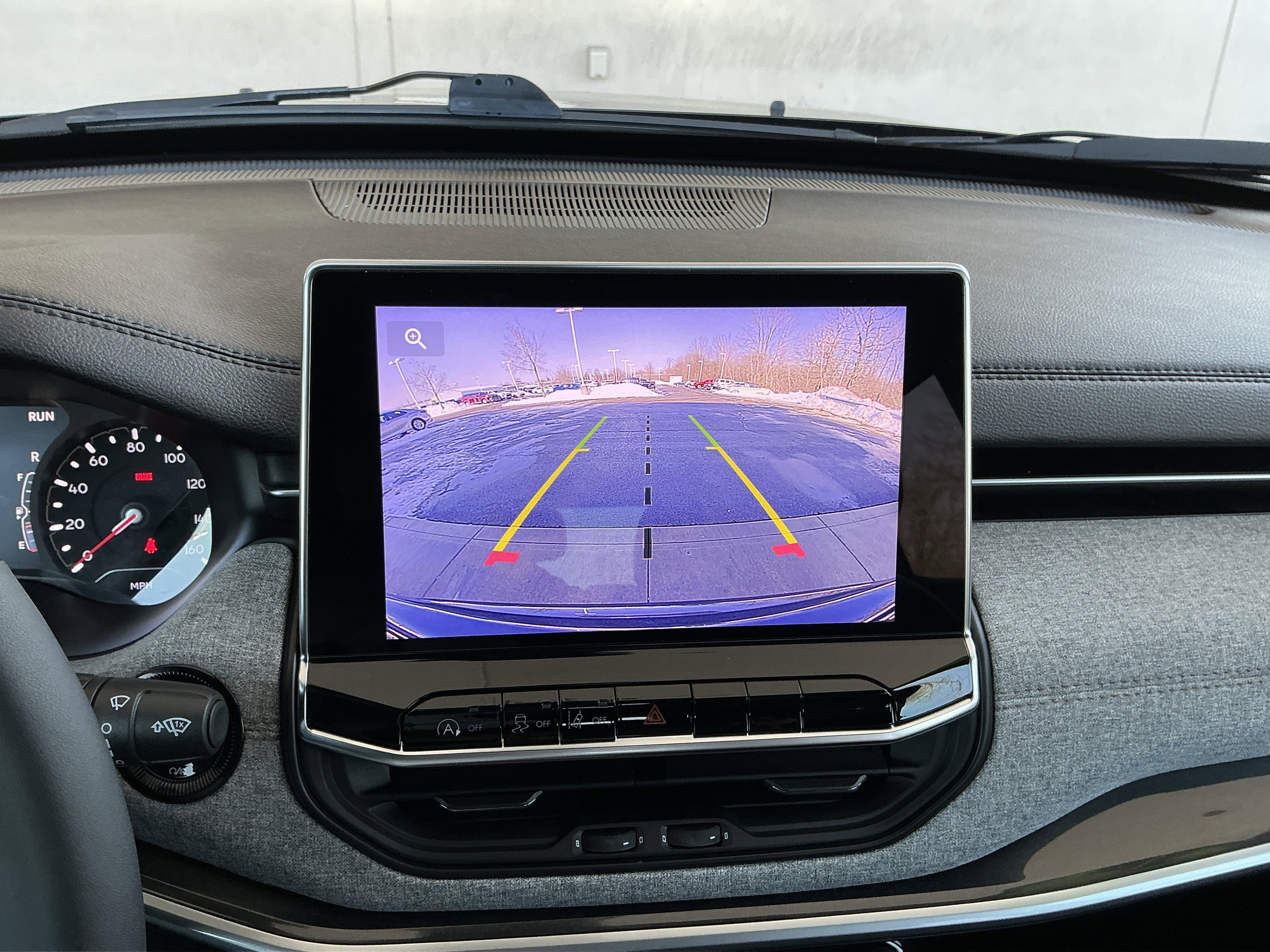 Used 2024 Jeep Compass Latitude image 10