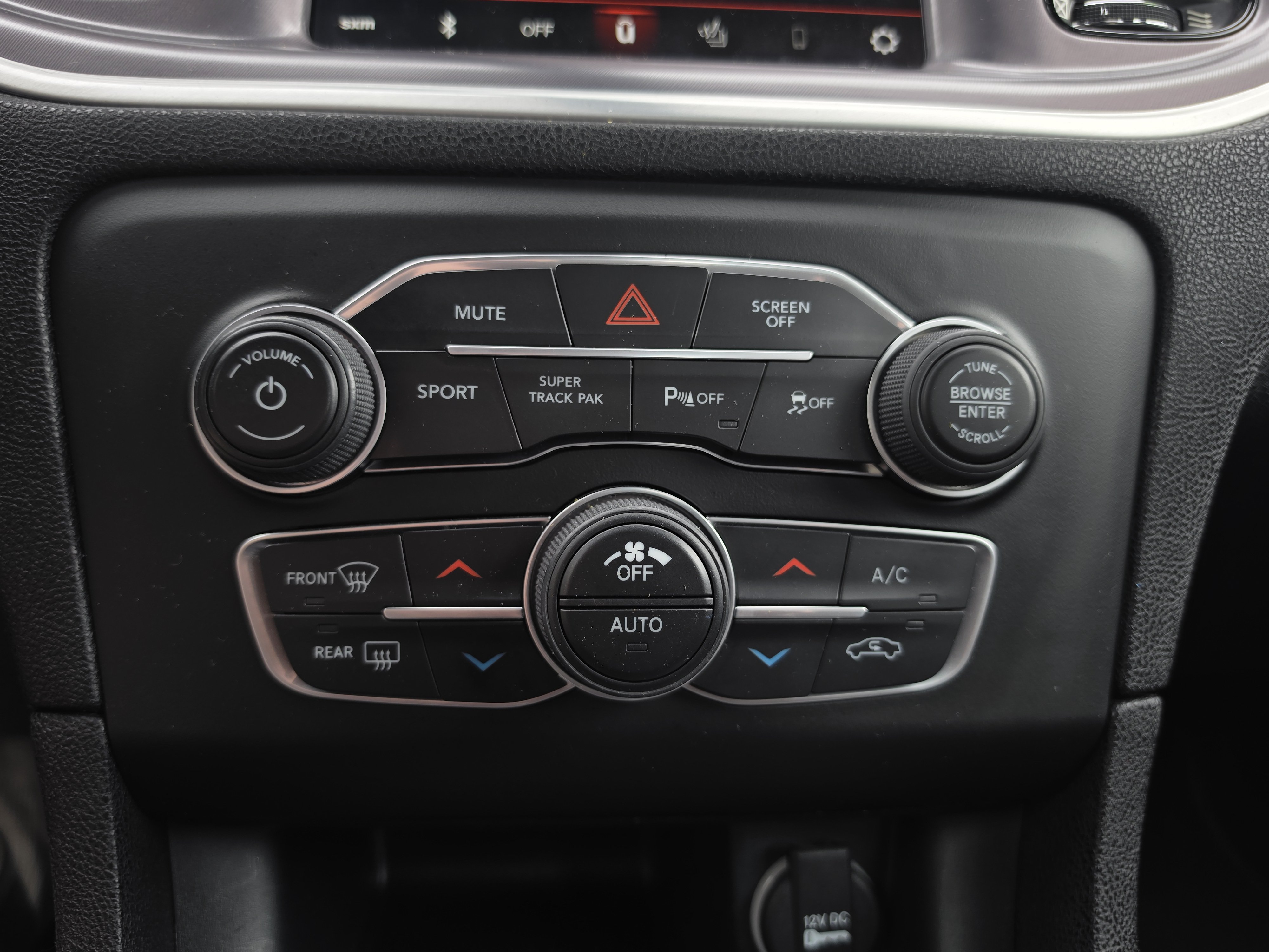 Used 2019 Dodge Charger SXT w/ Blacktop Package AWD/4WD image 30