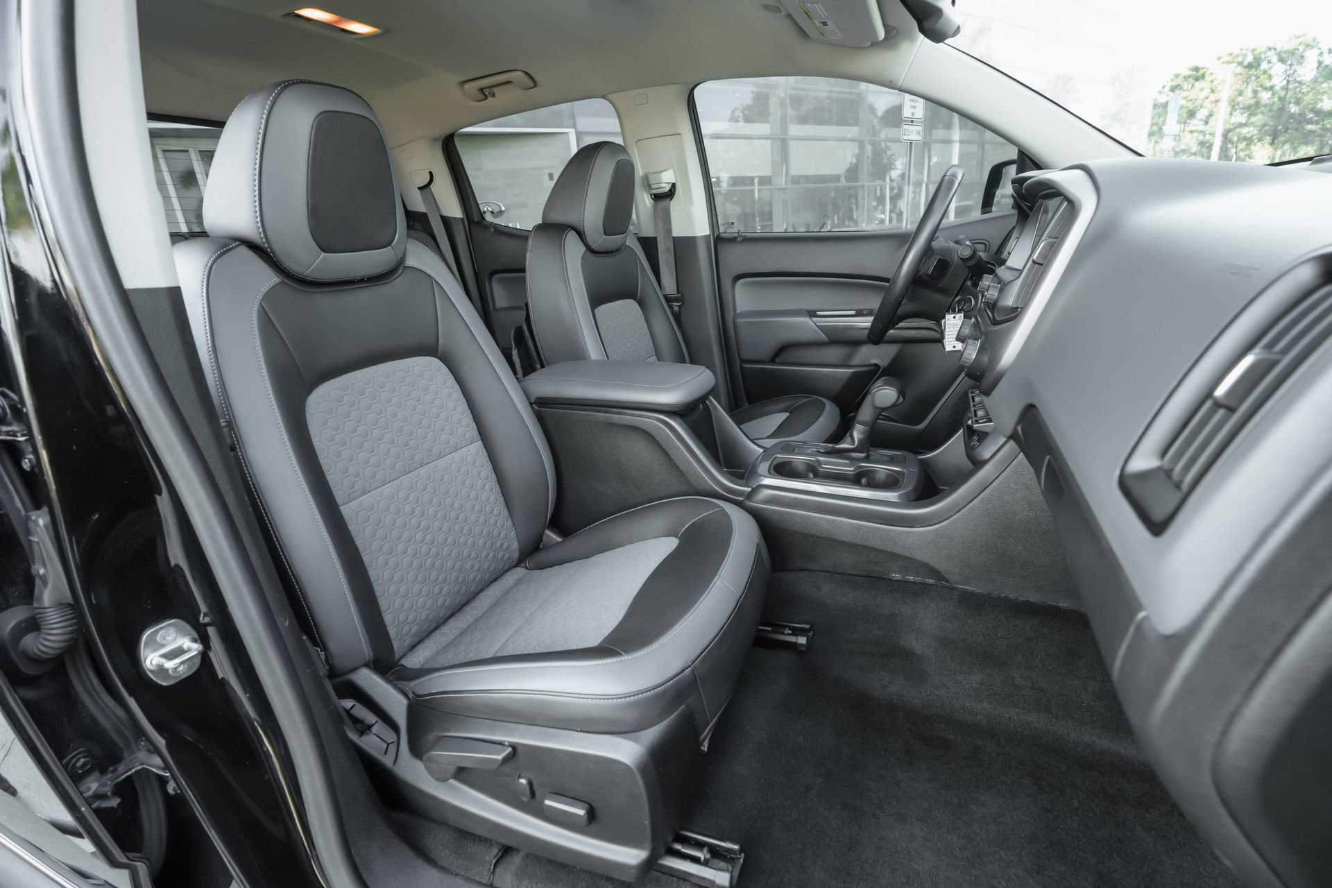 Used 2017 Chevrolet Colorado Z71 w/ Z71 Midnight Edition image 42