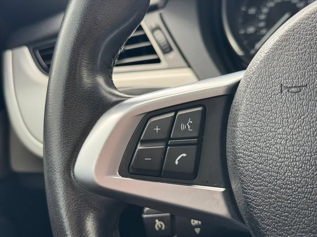 Used 2015 BMW Z4 sDrive28i RWD image 17