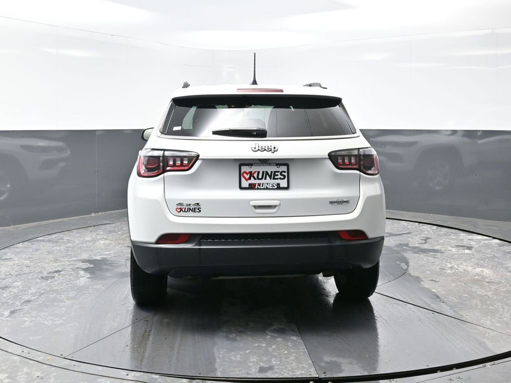 Used 2024 Jeep Compass Latitude image 12